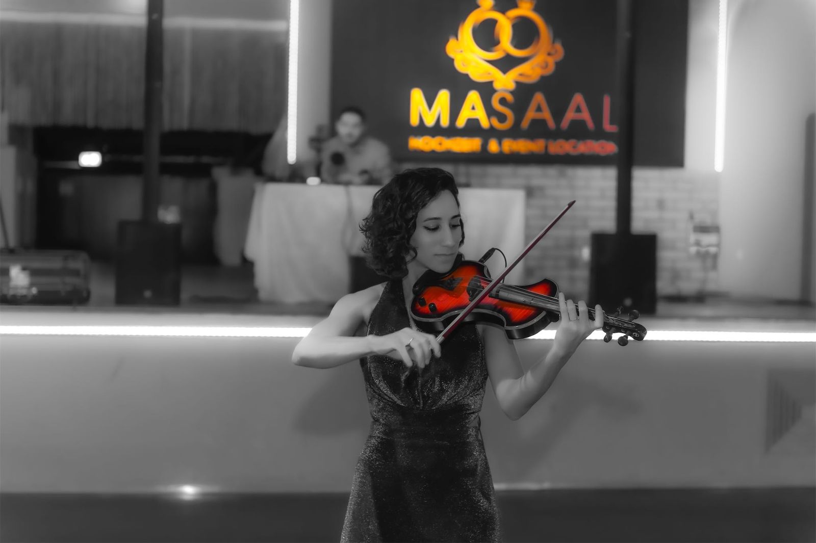 Live-Violinistin auf der Bühne der Masaal Eventlocation